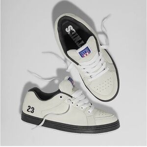 Etnies Sal  23 Skate Shoes - White/Black Sz. 7